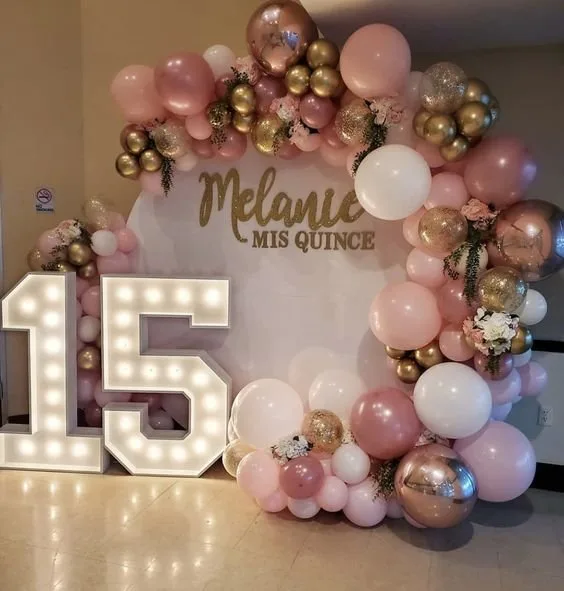 Decoración de quinceañera con globos en Bogotá
