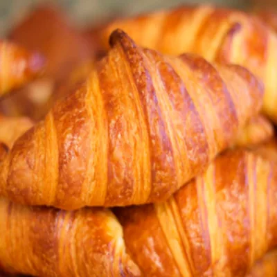 Refrigerio opción 3: croissant, avena en porción y fruta